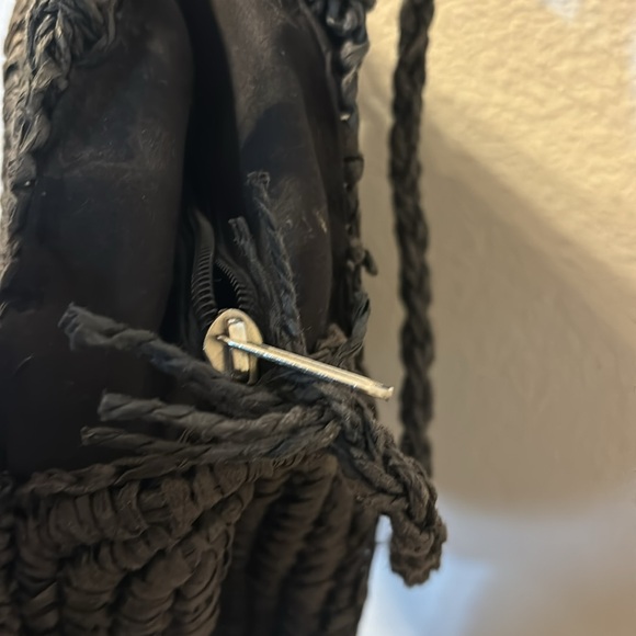 Straw Studios woven circle bag with shoulder straps and crossbody straps - Picture 4 of 8